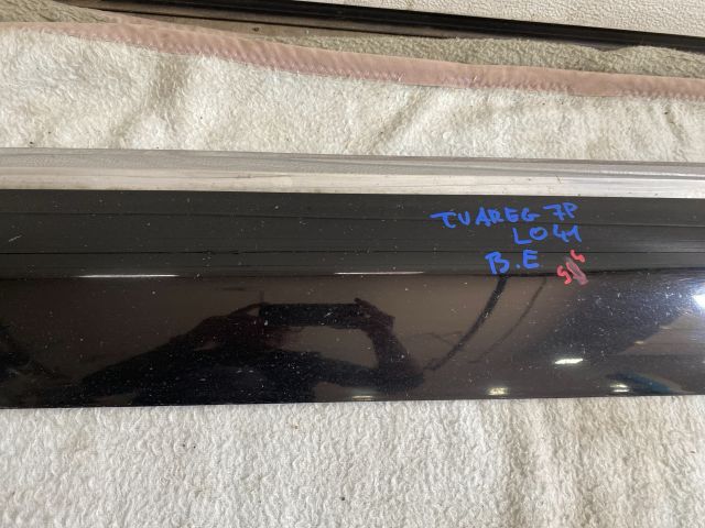 bontott VW TOUAREG Bal első Ajtó Díszléc