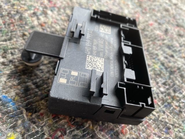 bontott VW TOUAREG Bal első Ajtó Vezérlőegység