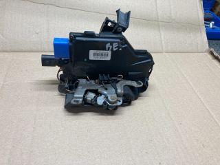 bontott VW TOUAREG Bal első Ajtózár