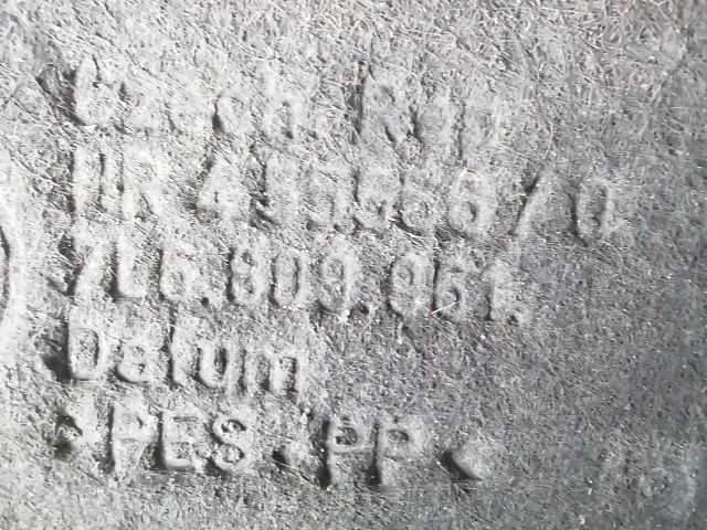 bontott VW TOUAREG Bal első Dobbetét (Kerékjárati, Műanyag)