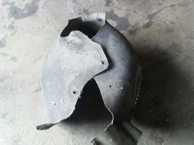 bontott VW TOUAREG Bal első Dobbetét (Kerékjárati, Műanyag)