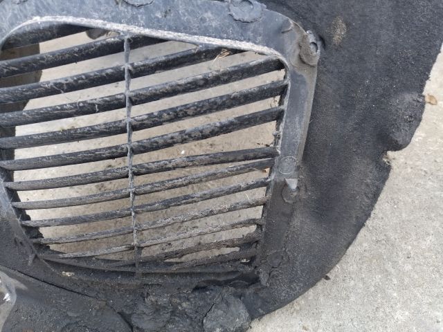 bontott VW TOUAREG Bal első Dobbetét (Kerékjárati, Műanyag)