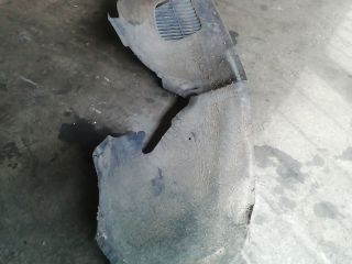 bontott VW TOUAREG Bal első Dobbetét (Kerékjárati, Műanyag)