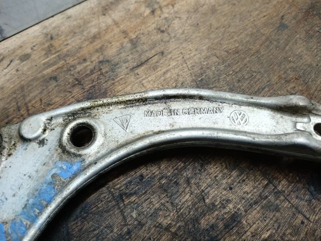 bontott VW TOUAREG Bal első Felső Első Lengőkar