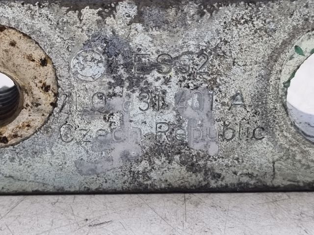 bontott VW TOUAREG Bal első Felső Zsanér