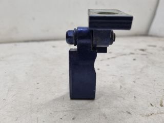 bontott VW TOUAREG Bal első Felső Zsanér