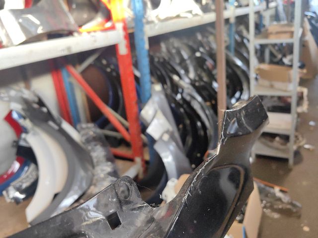 bontott VW TOUAREG Bal első Sárvédő