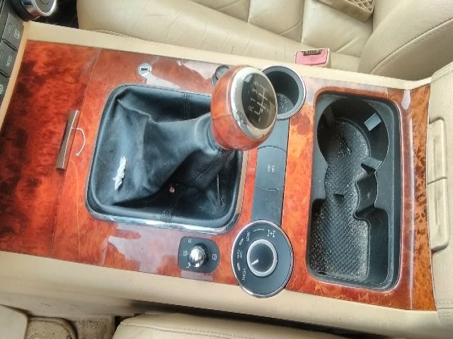 bontott VW TOUAREG Bal első Zsanér