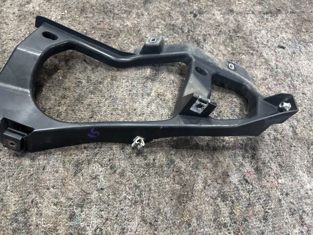 bontott VW TOUAREG Bal Fényszóró Tartó