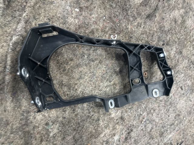 bontott VW TOUAREG Bal Fényszóró Tartó