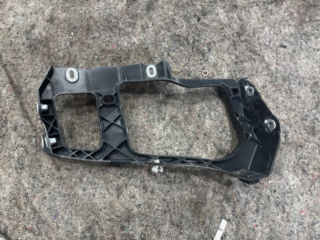 bontott VW TOUAREG Bal Fényszóró Tartó