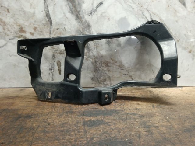 bontott VW TOUAREG Bal Fényszóró Tartó