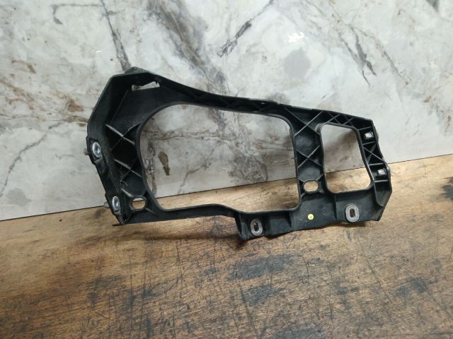 bontott VW TOUAREG Bal Fényszóró Tartó