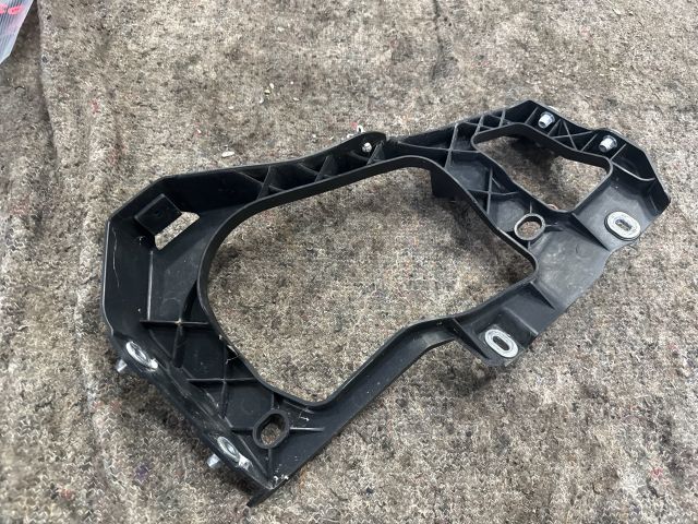 bontott VW TOUAREG Bal Fényszóró Tartó