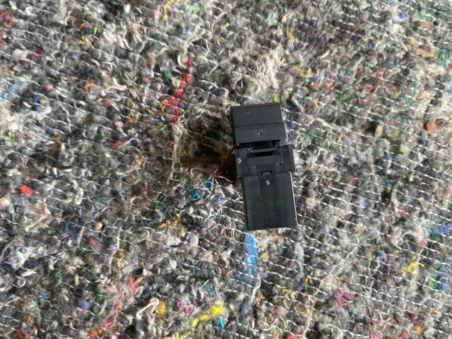 bontott VW TOUAREG Bal hátsó Ablakemelő Kapcsoló