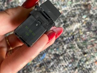 bontott VW TOUAREG Bal hátsó Ablakemelő Kapcsoló