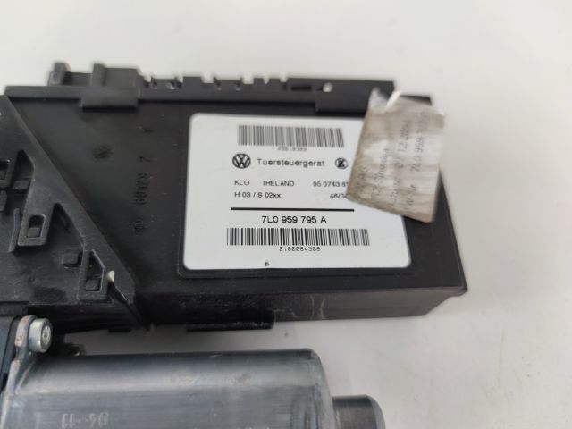 bontott VW TOUAREG Bal hátsó Ablakemelő Motor