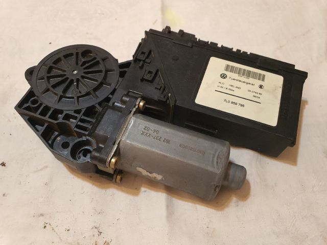bontott VW TOUAREG Bal hátsó Ablakemelő Motor