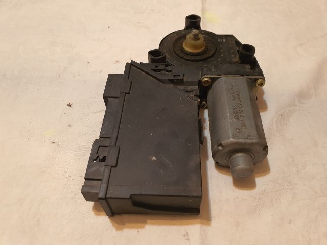 bontott VW TOUAREG Bal hátsó Ablakemelő Motor