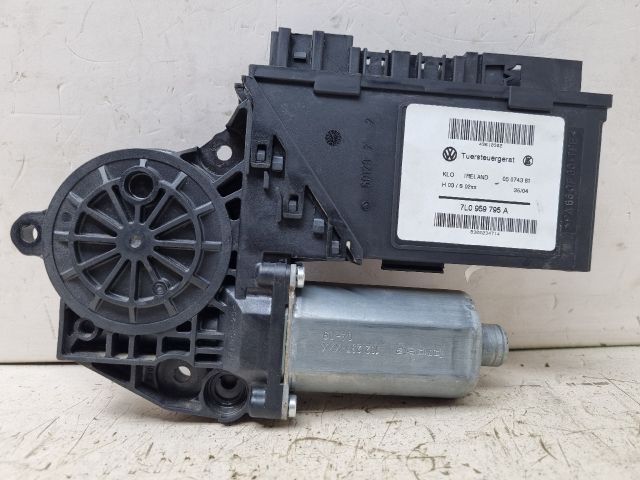 bontott VW TOUAREG Bal hátsó Ablakemelő Motor