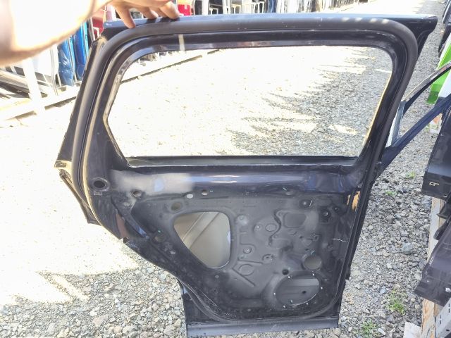 bontott VW TOUAREG Bal hátsó Ajtó (Üres lemez)