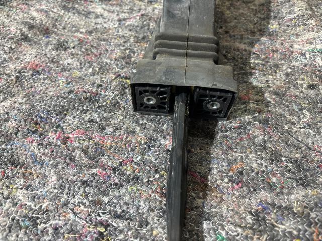 bontott VW TOUAREG Bal hátsó Ajtóhatároló