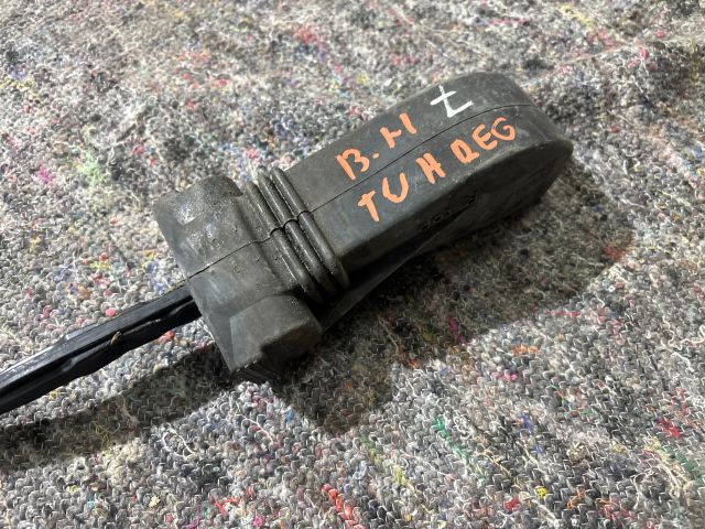 bontott VW TOUAREG Bal hátsó Ajtóhatároló