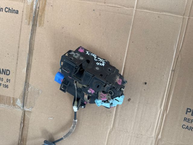 bontott VW TOUAREG Bal hátsó Ajtózár