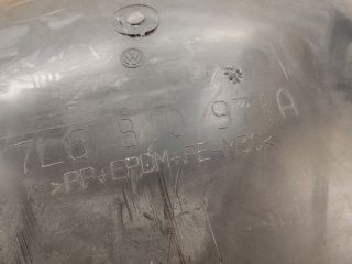 bontott VW TOUAREG Bal hátsó Dobbetét (Kerékjárati, Műanyag)