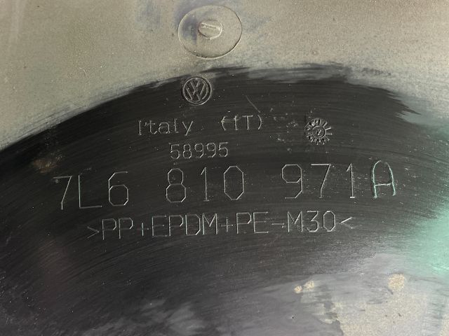 bontott VW TOUAREG Bal hátsó Dobbetét (Kerékjárati, Műanyag)