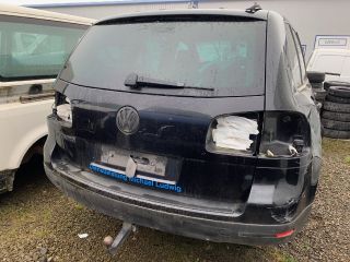 bontott VW TOUAREG Bal hátsó Dobbetét (Kerékjárati, Műanyag)
