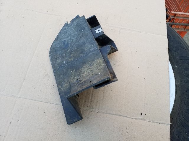 bontott VW TOUAREG Bal hátsó Dobbetét (Kerékjárati, Műanyag)