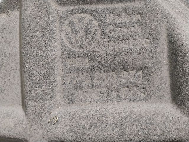 bontott VW TOUAREG Bal hátsó Hátsó Dobbetét (Kerékjárati, Műanyag)