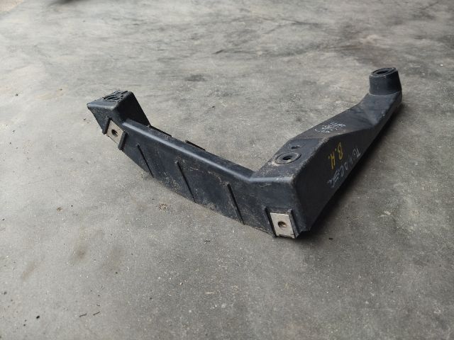 bontott VW TOUAREG Bal hátsó Lökhárító Tartó (Műanyag)