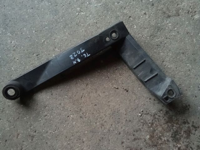 bontott VW TOUAREG Bal hátsó Lökhárító Tartó (Műanyag)