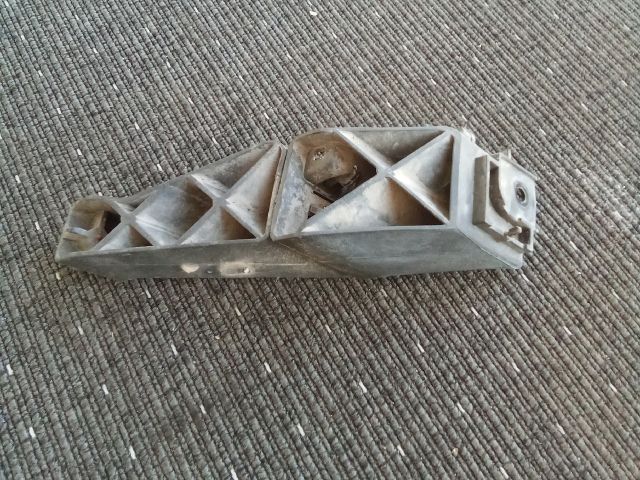 bontott VW TOUAREG Bal hátsó Lökhárító Tartó (Műanyag)