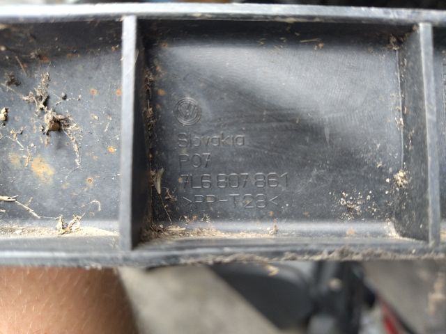 bontott VW TOUAREG Bal hátsó Lökhárító Tartó (Műanyag)