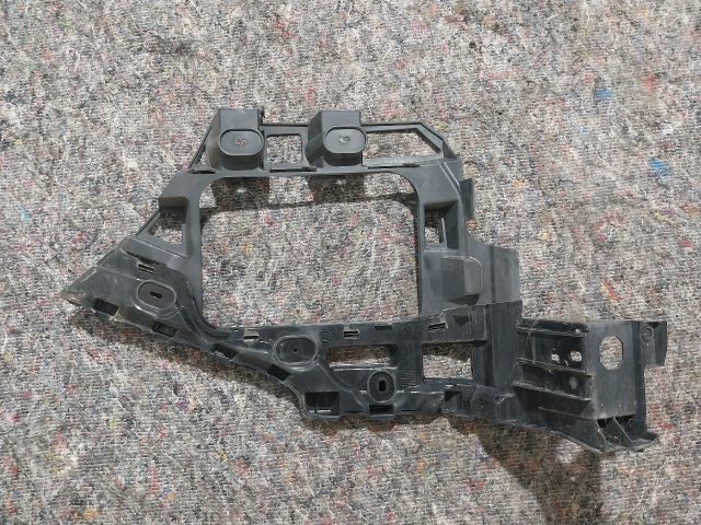 bontott VW TOUAREG Bal hátsó Oldal Lökhárító Tartó (Műanyag)