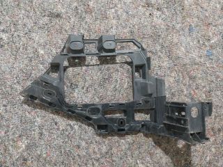 bontott VW TOUAREG Bal hátsó Oldal Lökhárító Tartó (Műanyag)