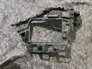 bontott VW TOUAREG Bal hátsó Oldal Lökhárító Tartó (Műanyag)