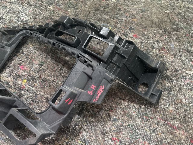 bontott VW TOUAREG Bal hátsó Oldal Lökhárító Tartó (Műanyag)