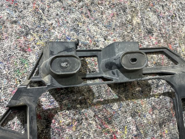 bontott VW TOUAREG Bal hátsó Oldal Lökhárító Tartó (Műanyag)