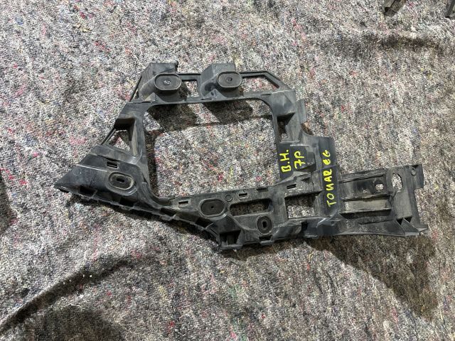 bontott VW TOUAREG Bal hátsó Oldal Lökhárító Tartó (Műanyag)