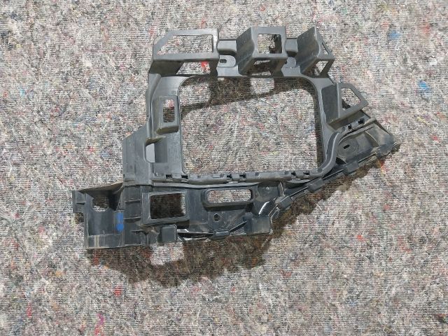 bontott VW TOUAREG Bal hátsó Oldal Lökhárító Tartó (Műanyag)