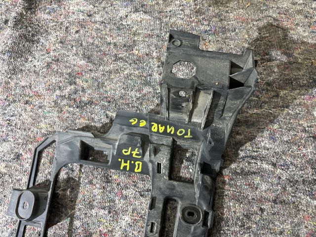 bontott VW TOUAREG Bal hátsó Oldal Lökhárító Tartó (Műanyag)