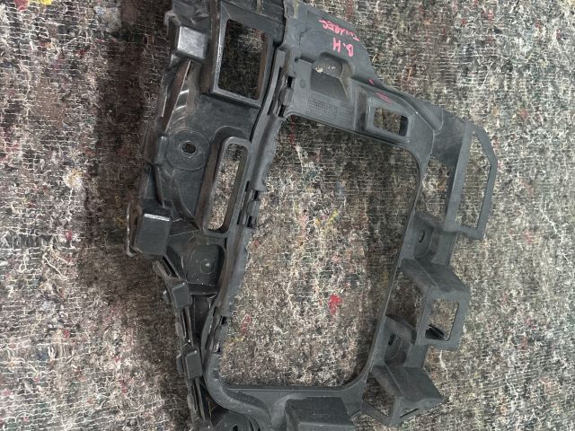 bontott VW TOUAREG Bal hátsó Oldal Lökhárító Tartó (Műanyag)