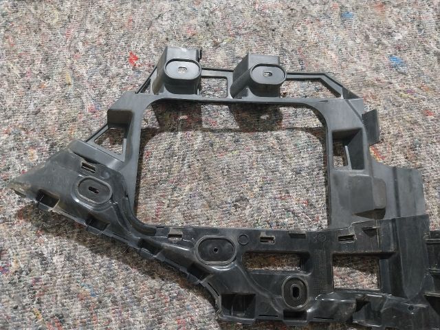 bontott VW TOUAREG Bal hátsó Oldal Lökhárító Tartó (Műanyag)