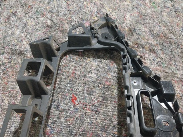 bontott VW TOUAREG Bal hátsó Oldal Lökhárító Tartó (Műanyag)