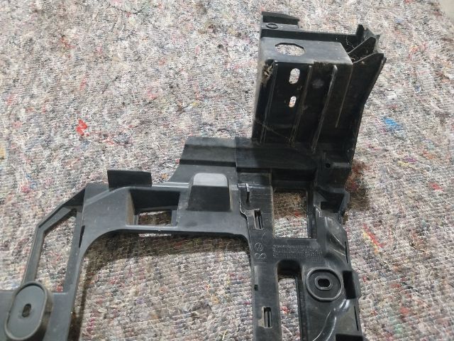 bontott VW TOUAREG Bal hátsó Oldal Lökhárító Tartó (Műanyag)