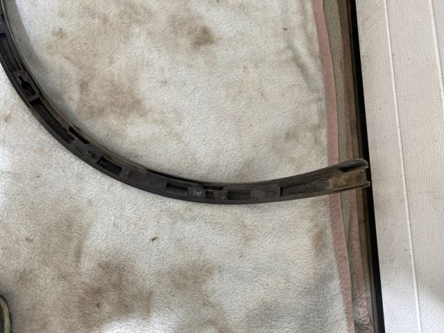 bontott VW TOUAREG Bal hátsó Sárvédő Díszléc